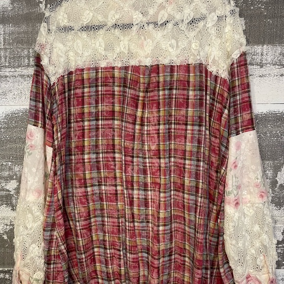 POL Lace-Trim Floral Blouse in Pink and Cream - Picture 14 of 15